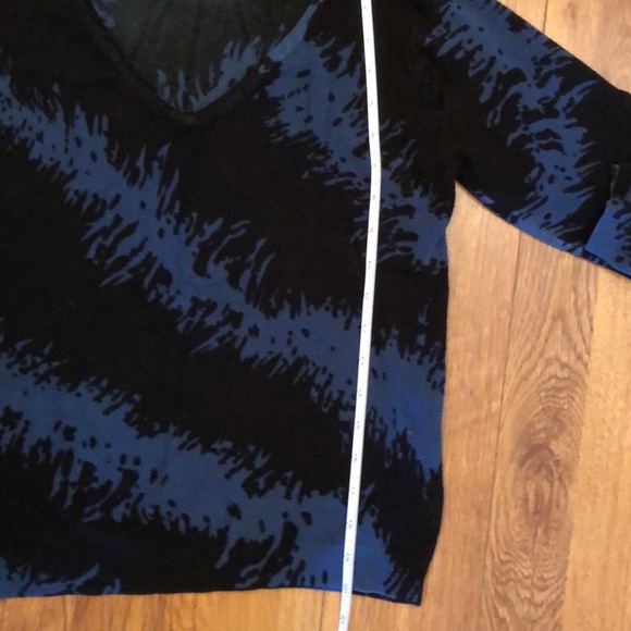 Lavena abstract blue thunderbolt sweater - Picture 8 of 10